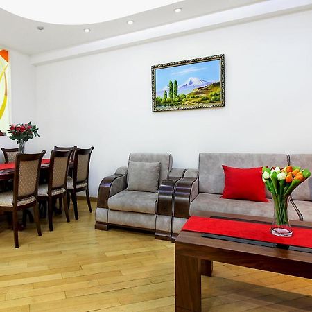 3 Bedroom Apartment Near Republic Square เยเรวาน ภายนอก รูปภาพ