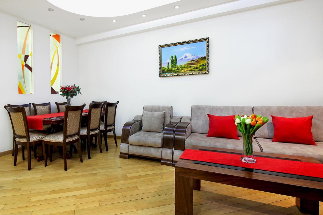 3 Bedroom Apartment Near Republic Square เยเรวาน ภายนอก รูปภาพ