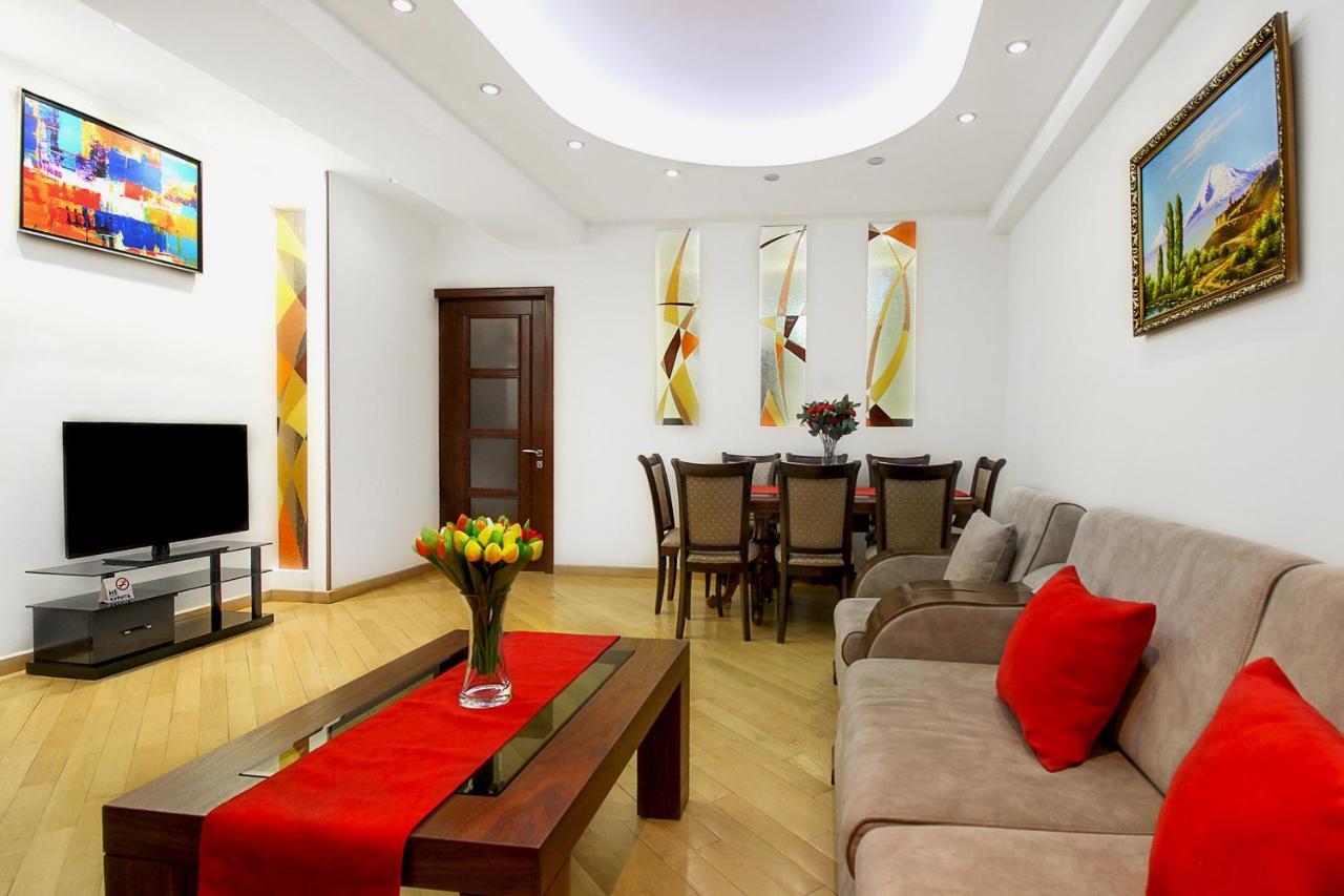 3 Bedroom Apartment Near Republic Square เยเรวาน ภายนอก รูปภาพ