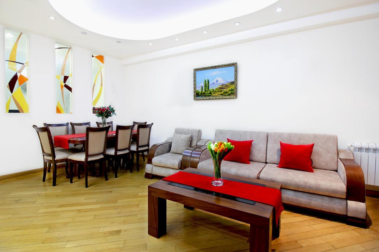 3 Bedroom Apartment Near Republic Square เยเรวาน ภายนอก รูปภาพ
