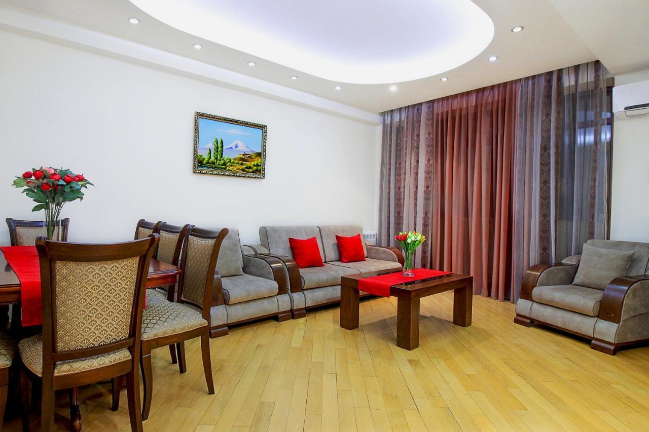 3 Bedroom Apartment Near Republic Square เยเรวาน ภายนอก รูปภาพ